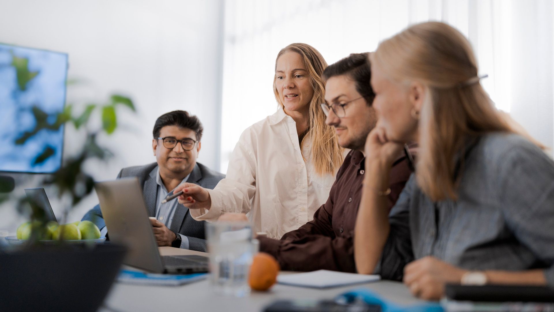 Mycronics organisation, anställda från olika divisioner på huvudkontoret Täby.