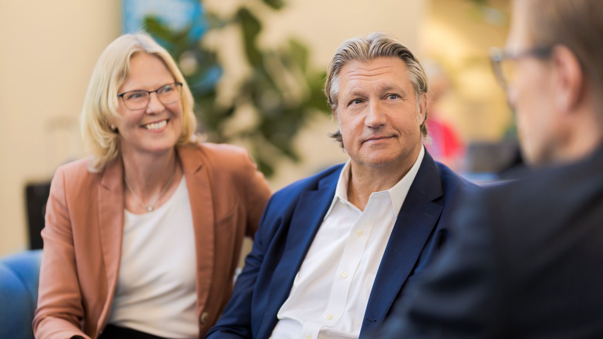 Koncernledningen består av sju personer, inklusive verkställande direktören.