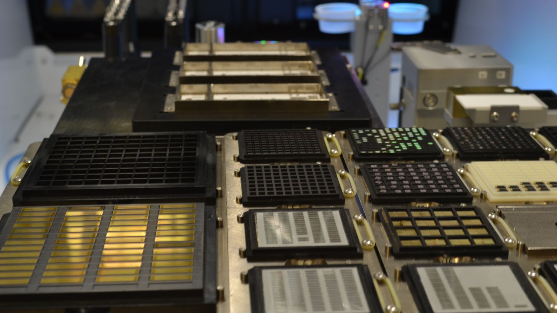 MRSI-M3多料盘自动供料系统