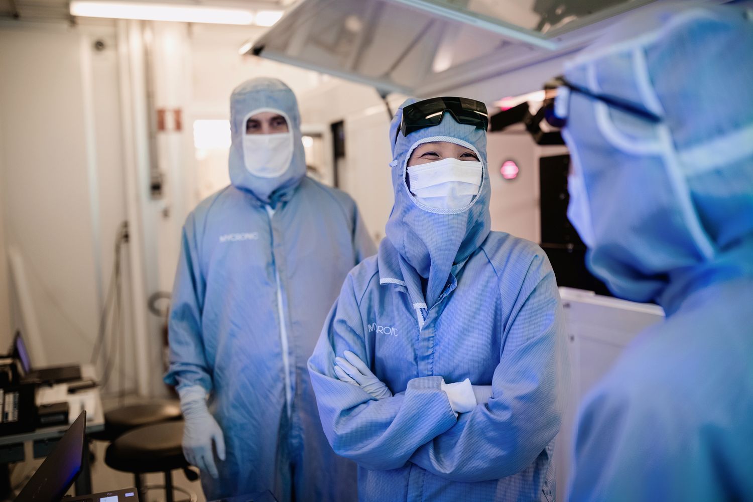 Man looking at smart watch during training
