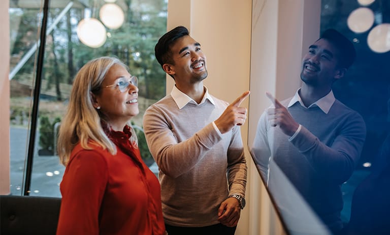 Largest shareholders, ownership structure, geographic distribution