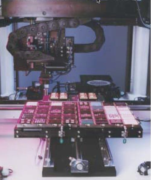 晶圆与华夫盘双模式输入的大尺寸柔性工作区（带传送带输出)