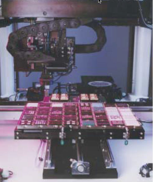 晶圆与华夫盘双模式输入的大尺寸柔性工作区（带传送带输出)
