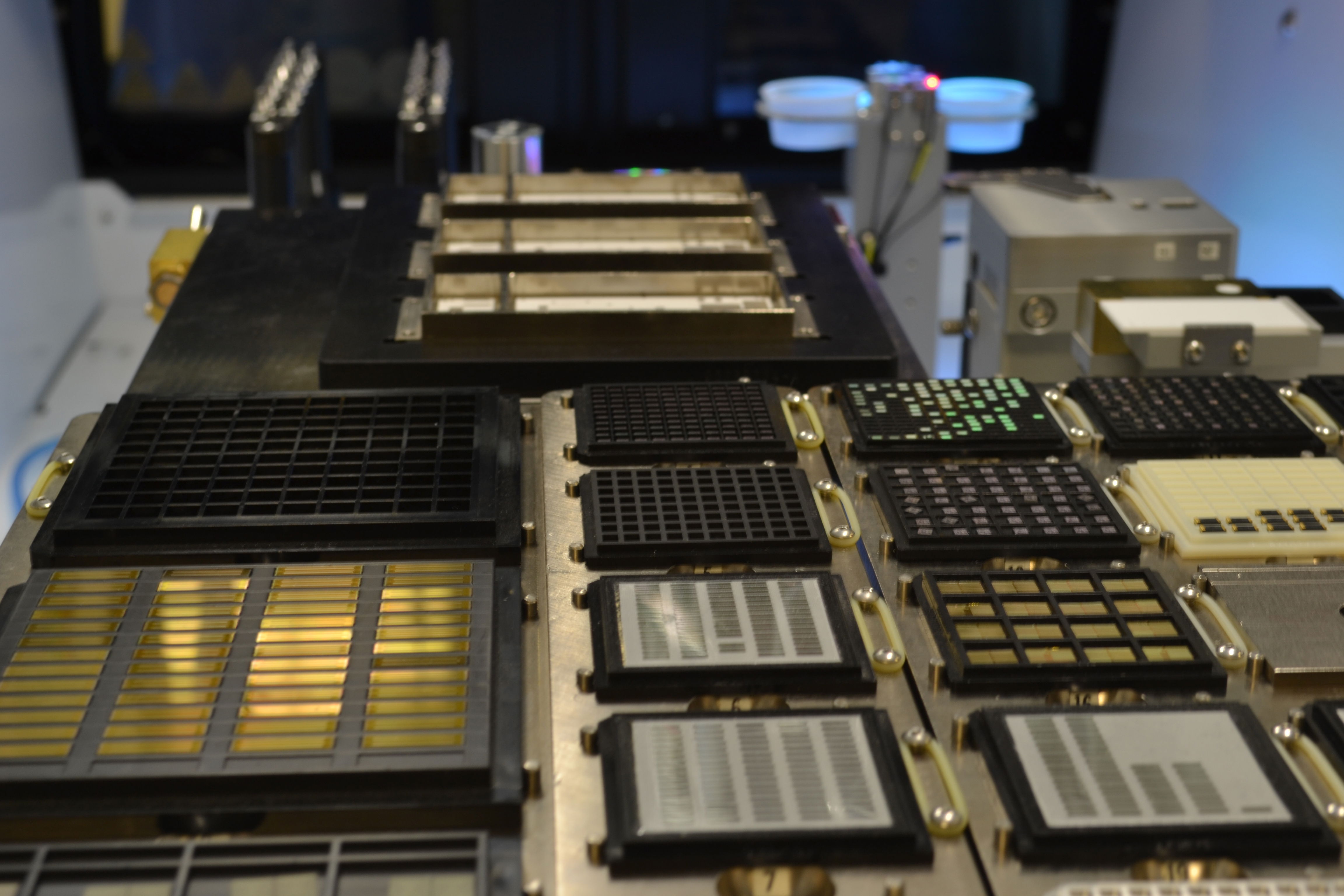 MRSI-M3多料盘自动供料系统